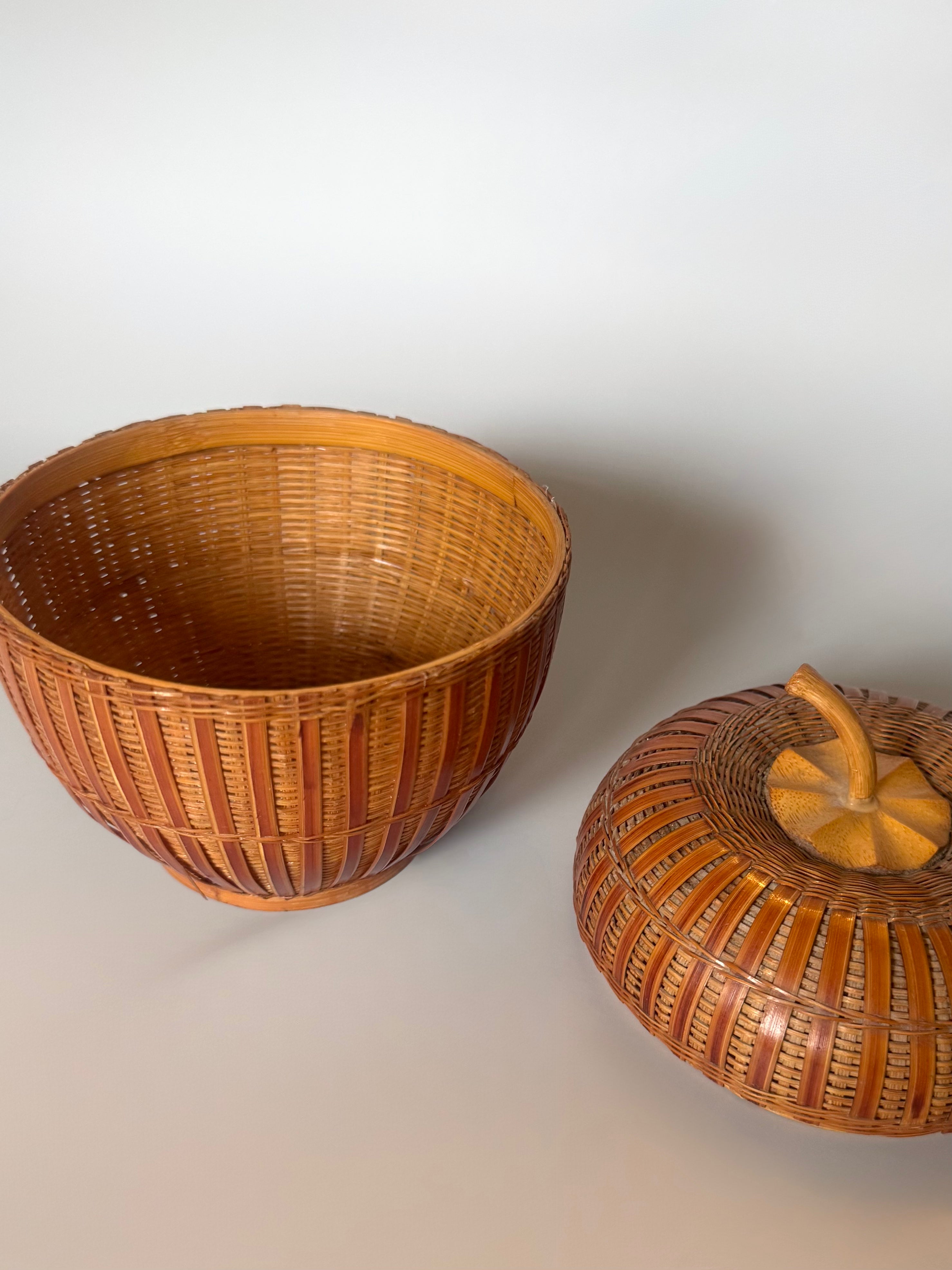 Vintage Woven Apple Box