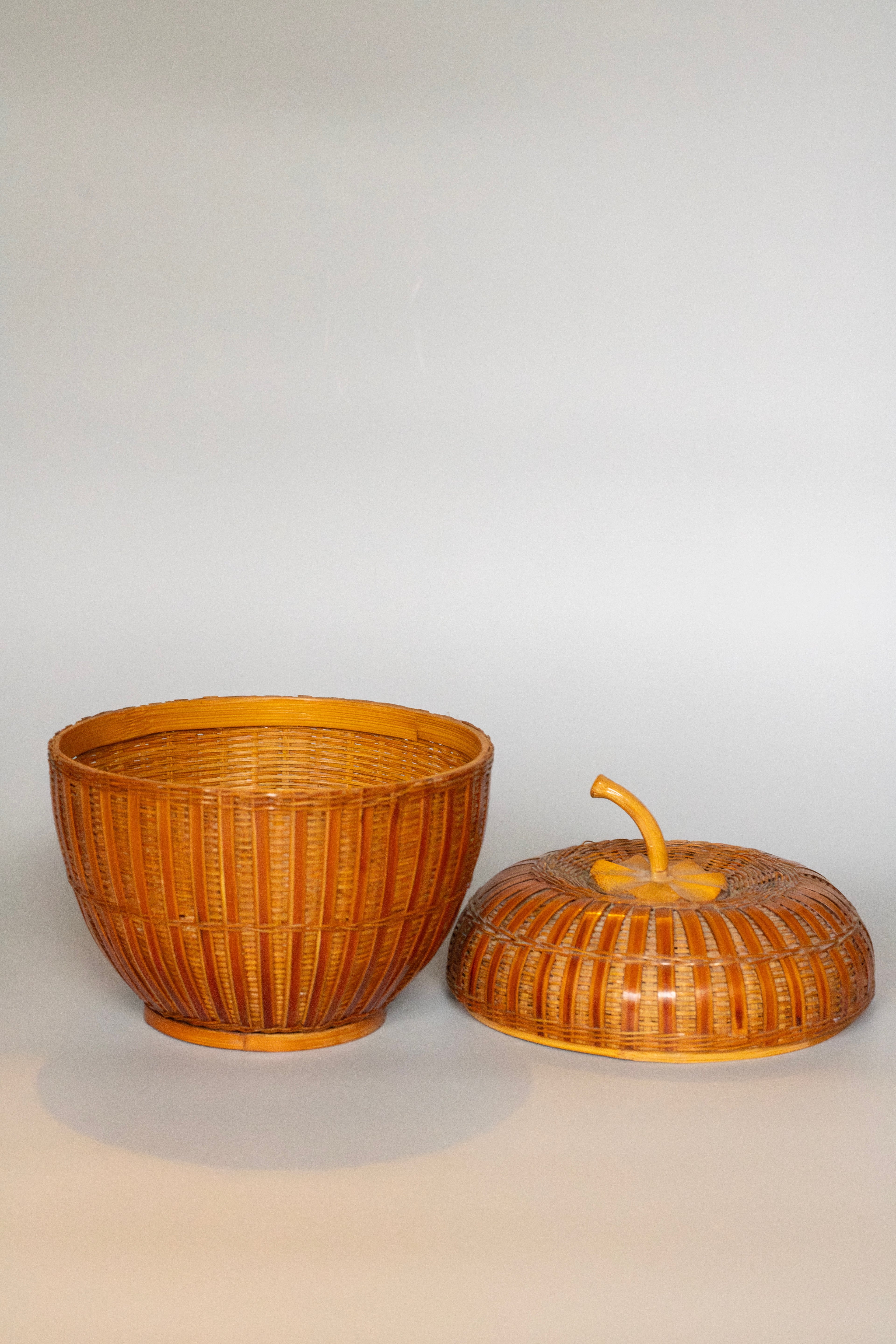 Vintage Woven Apple Box